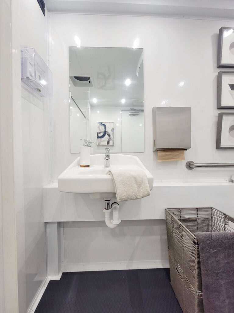 lang-ada-combo-interior3