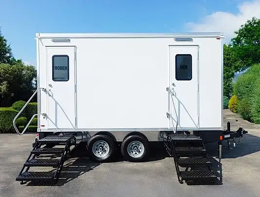 lang-5-exterior cropped